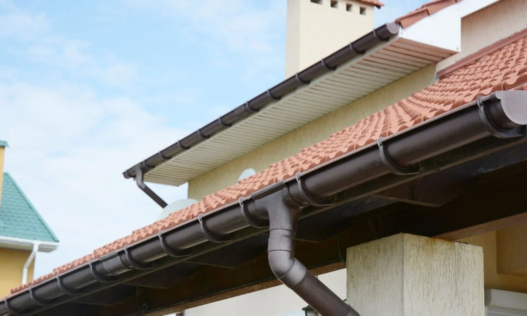 Expert-Reparatii-sisteme-pluviale-acoperis