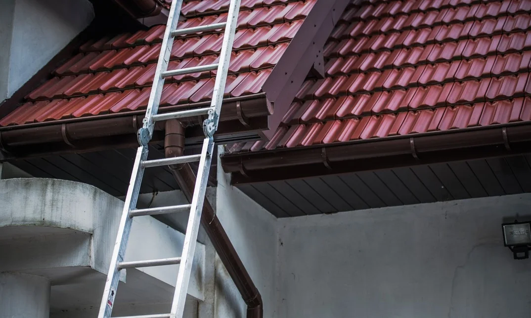 Firme-Reparatii-sisteme-pluviale-acoperis